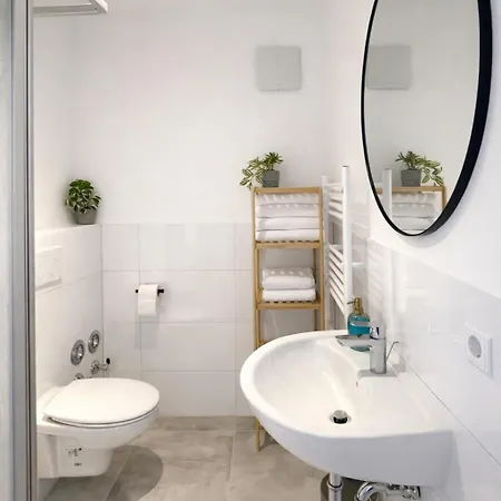 Zentral Wohnen Zwischen Rhein, Altstadt Und Reben Apartament *