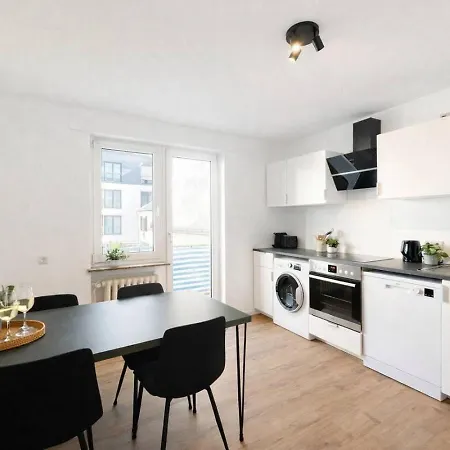 Zentral & Komfortabel: 2 Schlafzimmer, Free Wifi Apartment