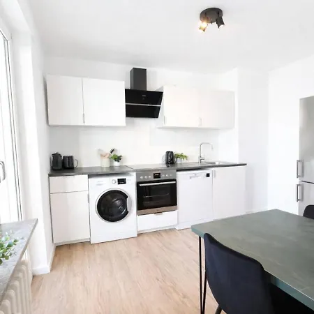 Zentral & Komfortabel: 2 Schlafzimmer, Free Wifi Apartment