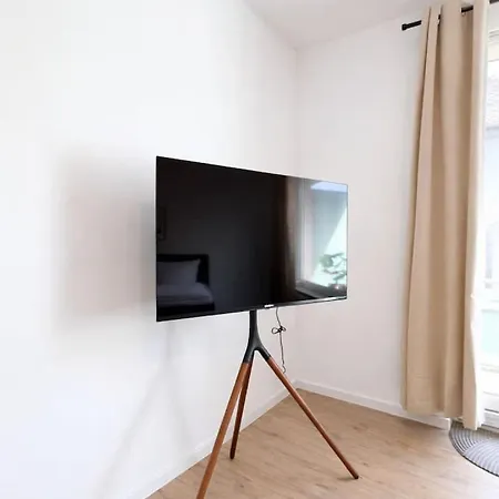 Zentral & Komfortabel: 2 Schlafzimmer, Free Wifi Apartment *